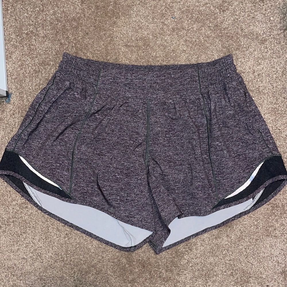 NWOT Lululemon hotty hot 4inch sz 8Tall